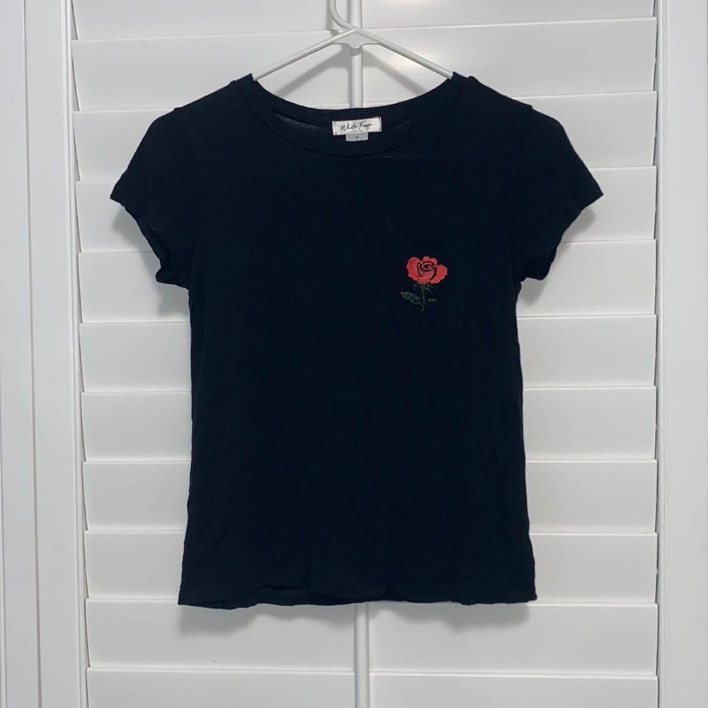 Black rose pocket tee